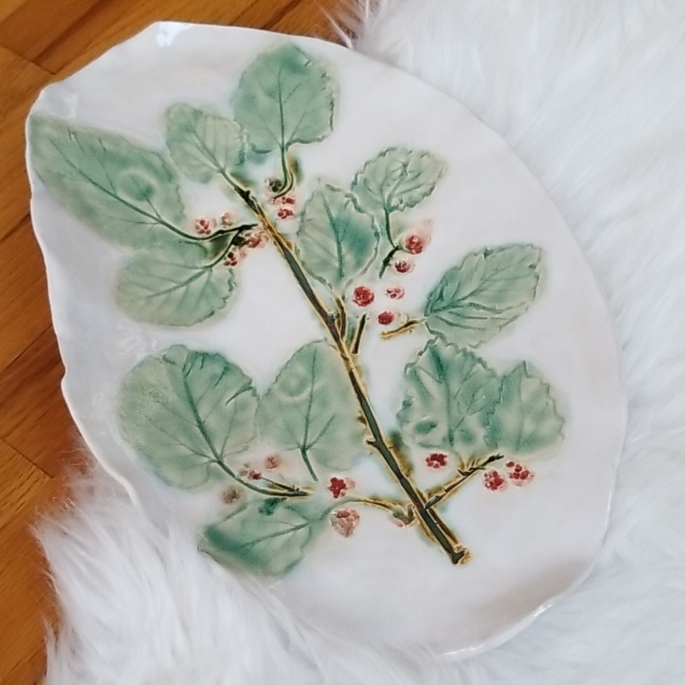 Handmade Glazed Clay leaves design free flow plate - Picture 1 of 8